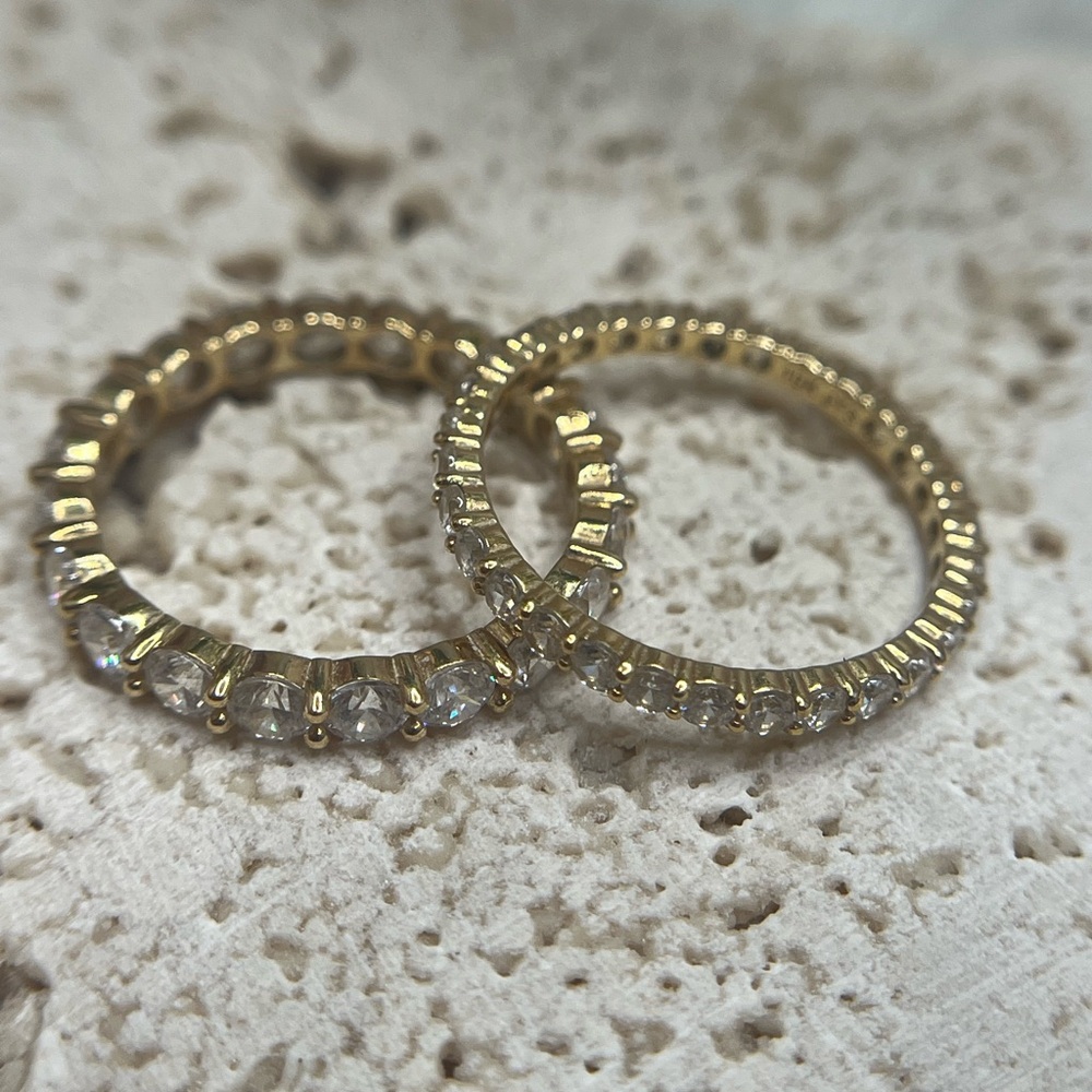 Set of Cubic Zirconia 10k yellow gold eternity bands - Picture 4 of 10